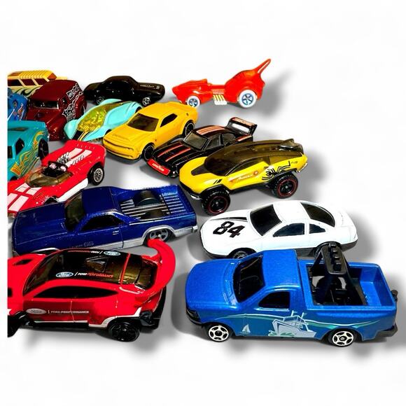 Hot Wheels Matchbox 25 Mixed Diecast Toy Car Lot – Surf Crate Variety Pack - Picture 11 of 11